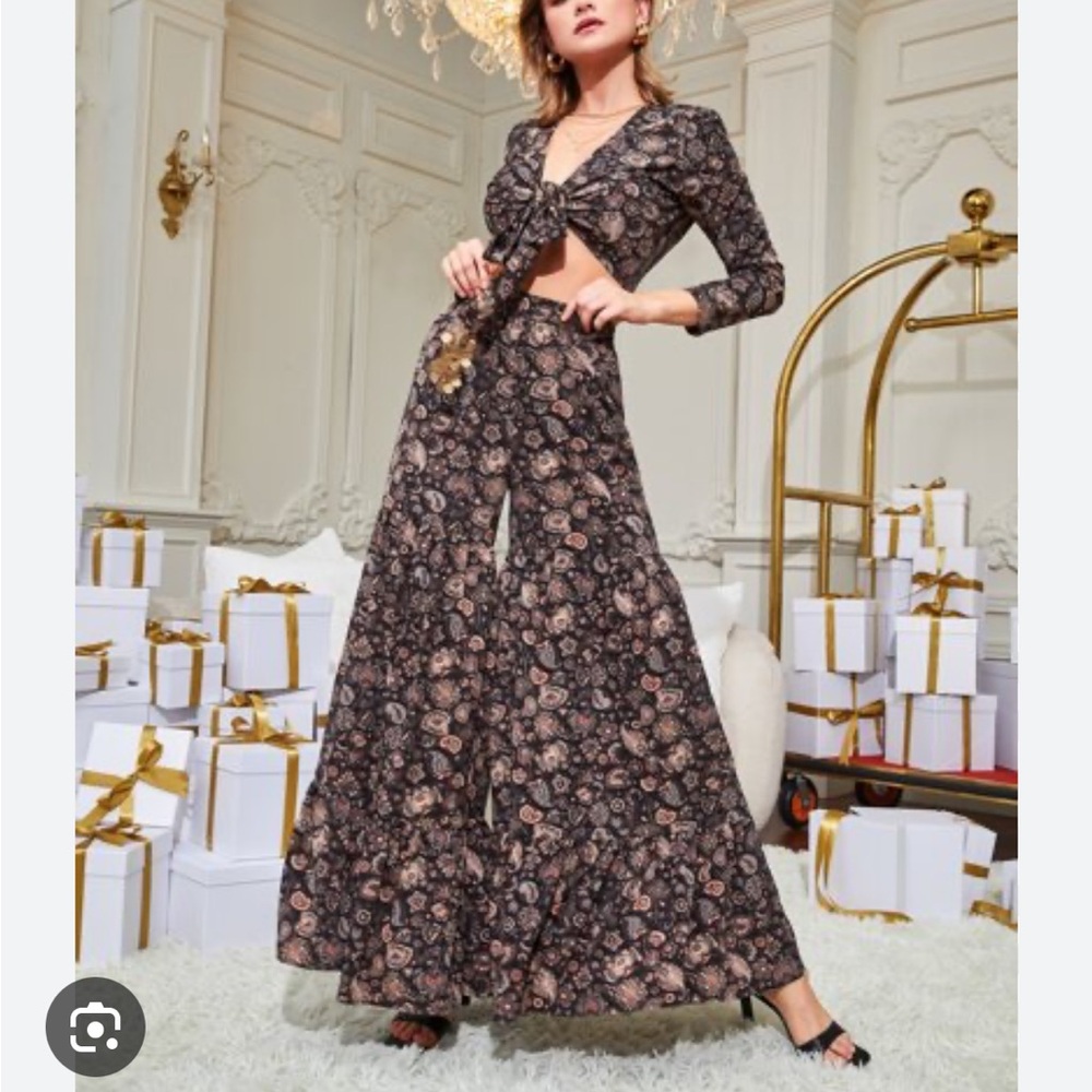 holiCHIC Deep V Neck Floral Print Tie Front Crop Top & Flare Leg Pant